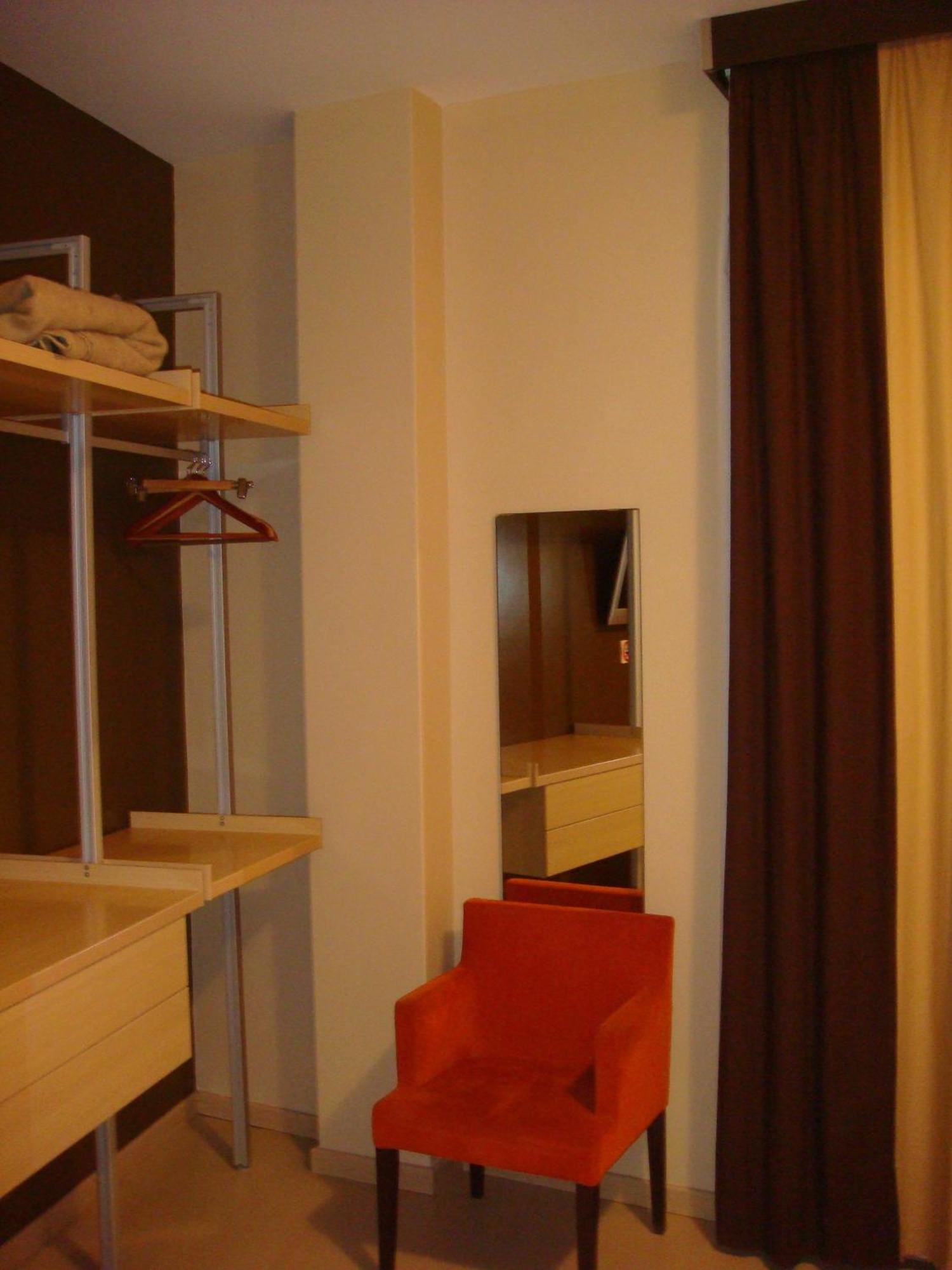 Hotel Leon Tierra De Vinos La Palma Del Condado Rum bild